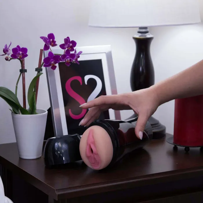 Cyberskin Celebrity Farrahs 6 Function Deluxe Vibrating Realistic Vagina Stroker Topco Male Sex Toys